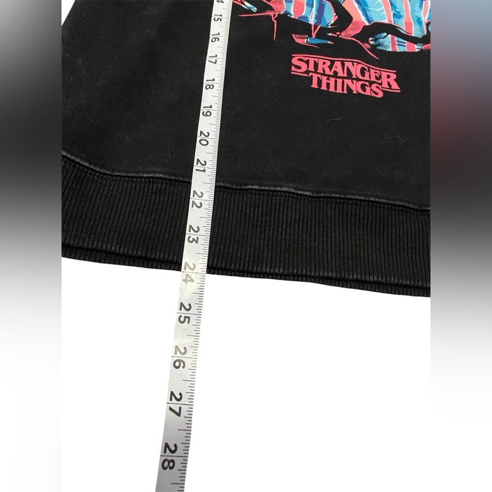Netflix Stranger Things Season 3 Graphic Crewneck Sweater Size Small Women’s EUC - Picture 3 of 7